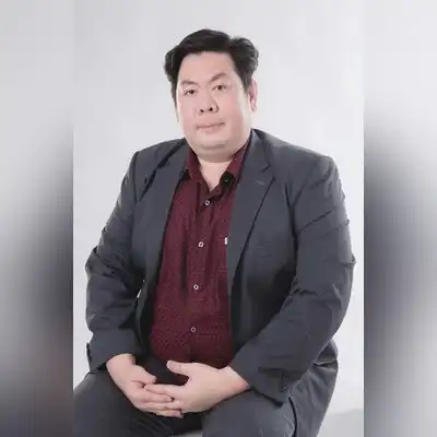 龚然月